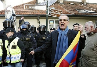 kalousek tibet demonstrace