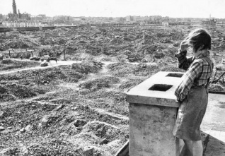 varsava 1945 dívka