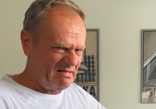 tusk bile tricko.jpg
