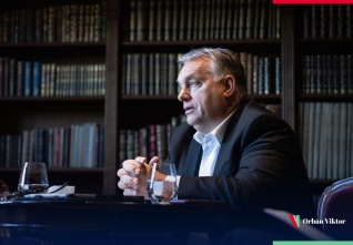 viktor orban knihovna.jpg